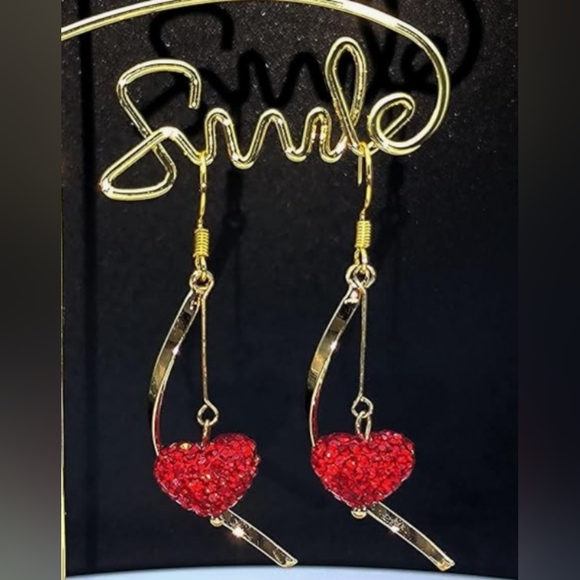 Red heart dangle earrings - Picture 3 of 3